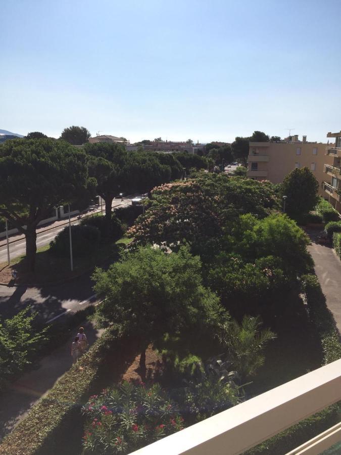Bormes-Les-Mimosas - Appart 25M2 Avec Balcon - 4P Екстер'єр фото